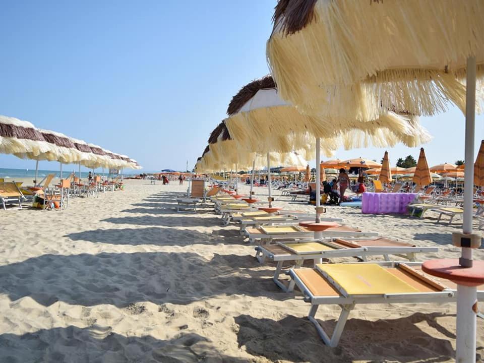 Ristorante Hotel Lucia - 100 Mt Dal Mare جوليانوفا المظهر الخارجي الصورة