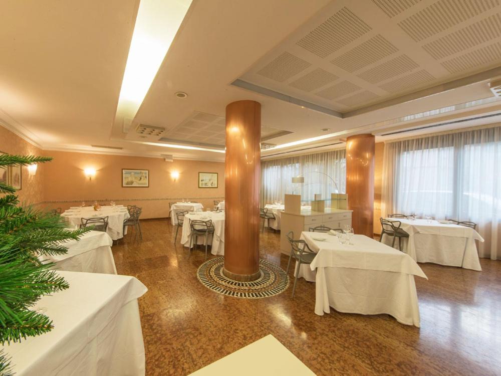 Ristorante Hotel Lucia - 100 Mt Dal Mare جوليانوفا المظهر الخارجي الصورة