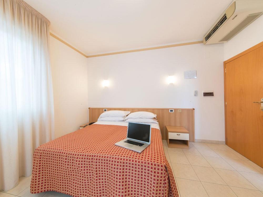 Ristorante Hotel Lucia - 100 Mt Dal Mare جوليانوفا المظهر الخارجي الصورة