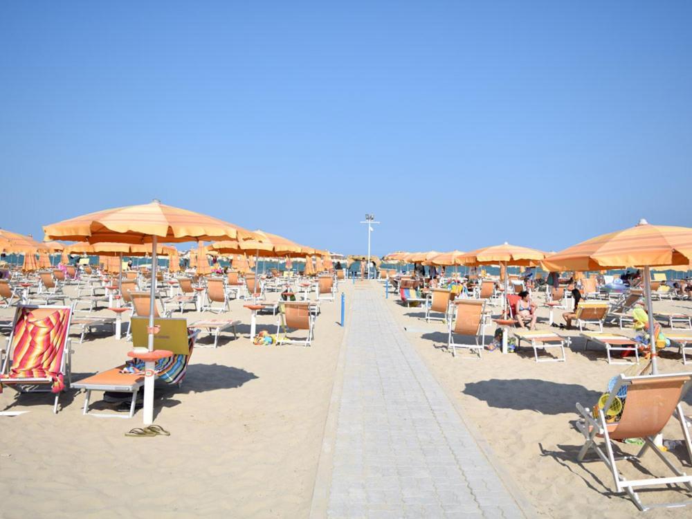 Ristorante Hotel Lucia - 100 Mt Dal Mare جوليانوفا المظهر الخارجي الصورة