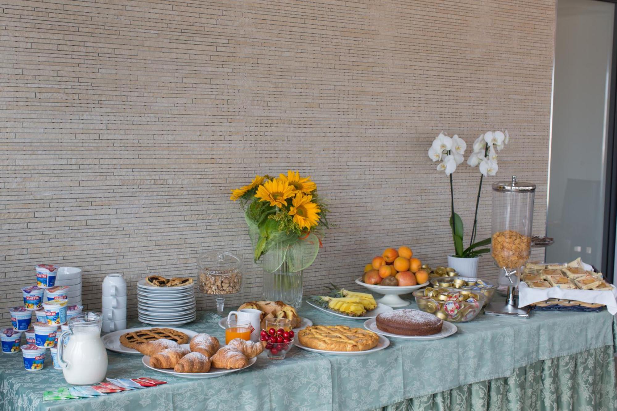 Ristorante Hotel Lucia - 100 Mt Dal Mare جوليانوفا المظهر الخارجي الصورة