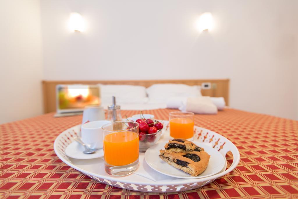 Ristorante Hotel Lucia - 100 Mt Dal Mare جوليانوفا الغرفة الصورة
